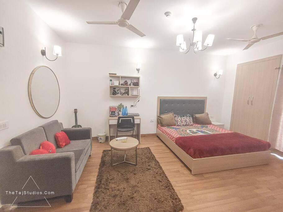 Top Luxury & Couple Friendly Stay Gp By Taj Suites & Studios #New Year Party & Stay Noida Exterior photo
