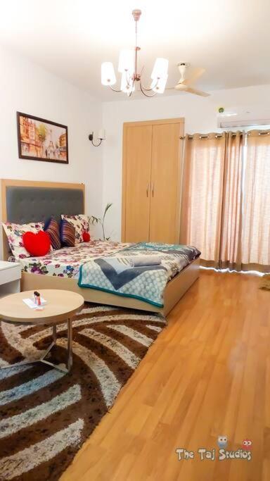 Top Luxury & Couple Friendly Stay Gp By Taj Suites & Studios #New Year Party & Stay Noida Exterior photo