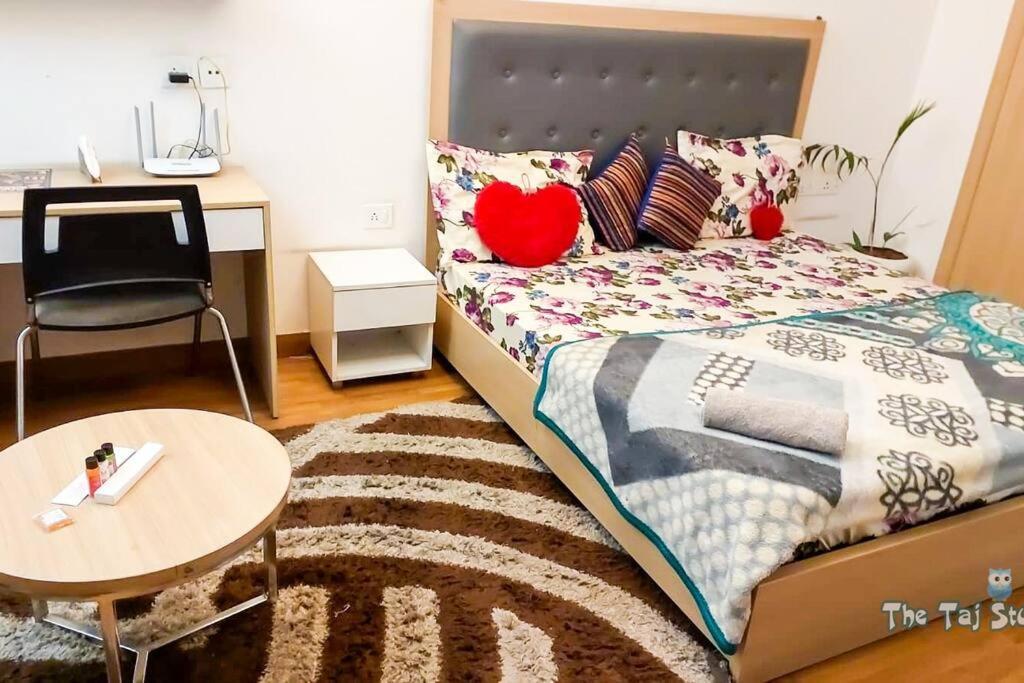 Top Luxury & Couple Friendly Stay Gp By Taj Suites & Studios #New Year Party & Stay Noida Exterior photo