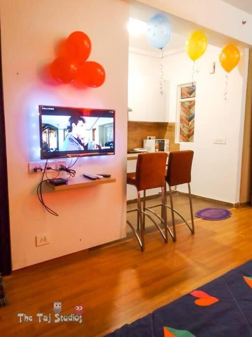 Top Luxury & Couple Friendly Stay Gp By Taj Suites & Studios #New Year Party & Stay Noida Exterior photo