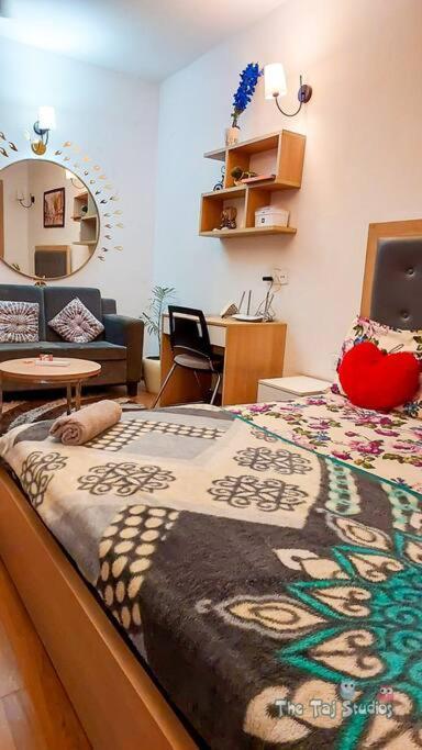 Top Luxury & Couple Friendly Stay Gp By Taj Suites & Studios #New Year Party & Stay Noida Exterior photo