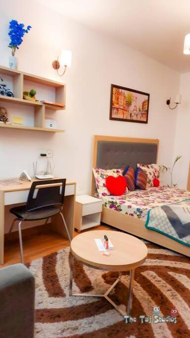 Top Luxury & Couple Friendly Stay Gp By Taj Suites & Studios #New Year Party & Stay Noida Exterior photo