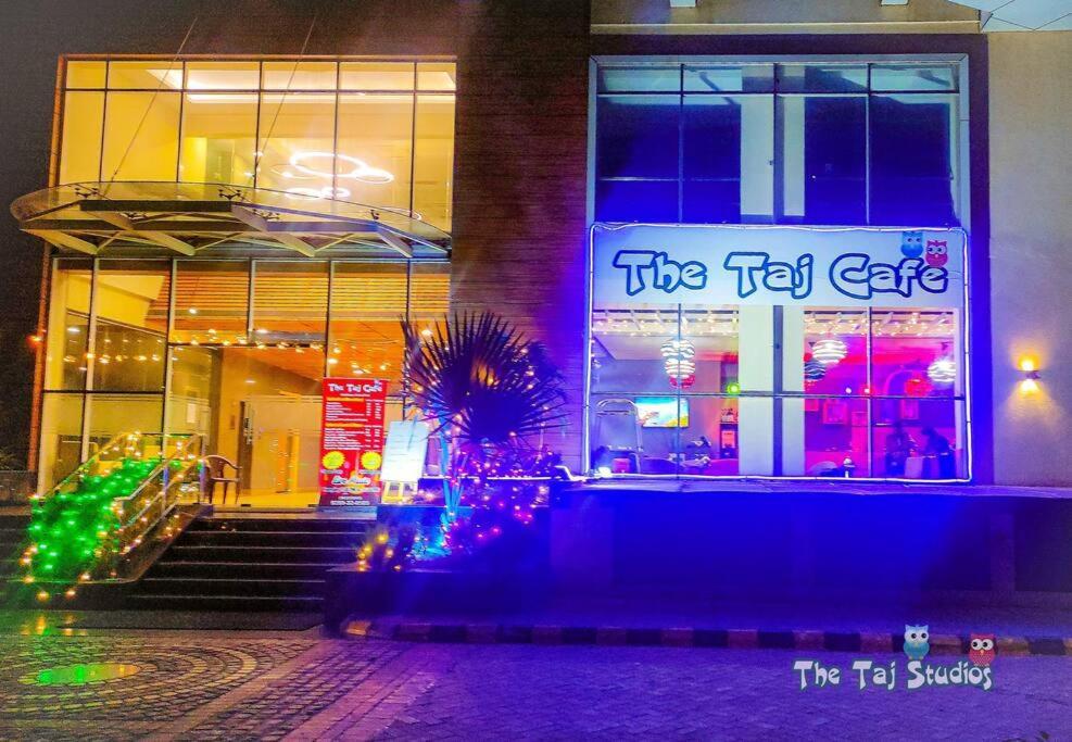 Top Luxury & Couple Friendly Stay Gp By Taj Suites & Studios #New Year Party & Stay Noida Exterior photo