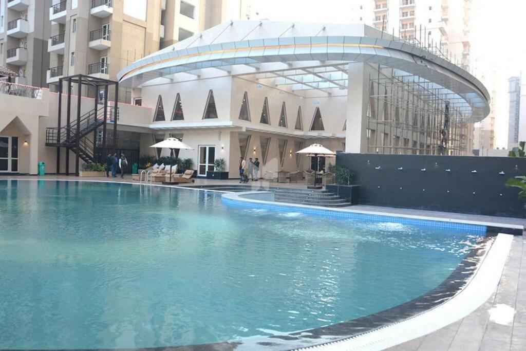 Top Luxury & Couple Friendly Stay Gp By Taj Suites & Studios #New Year Party & Stay Noida Exterior photo
