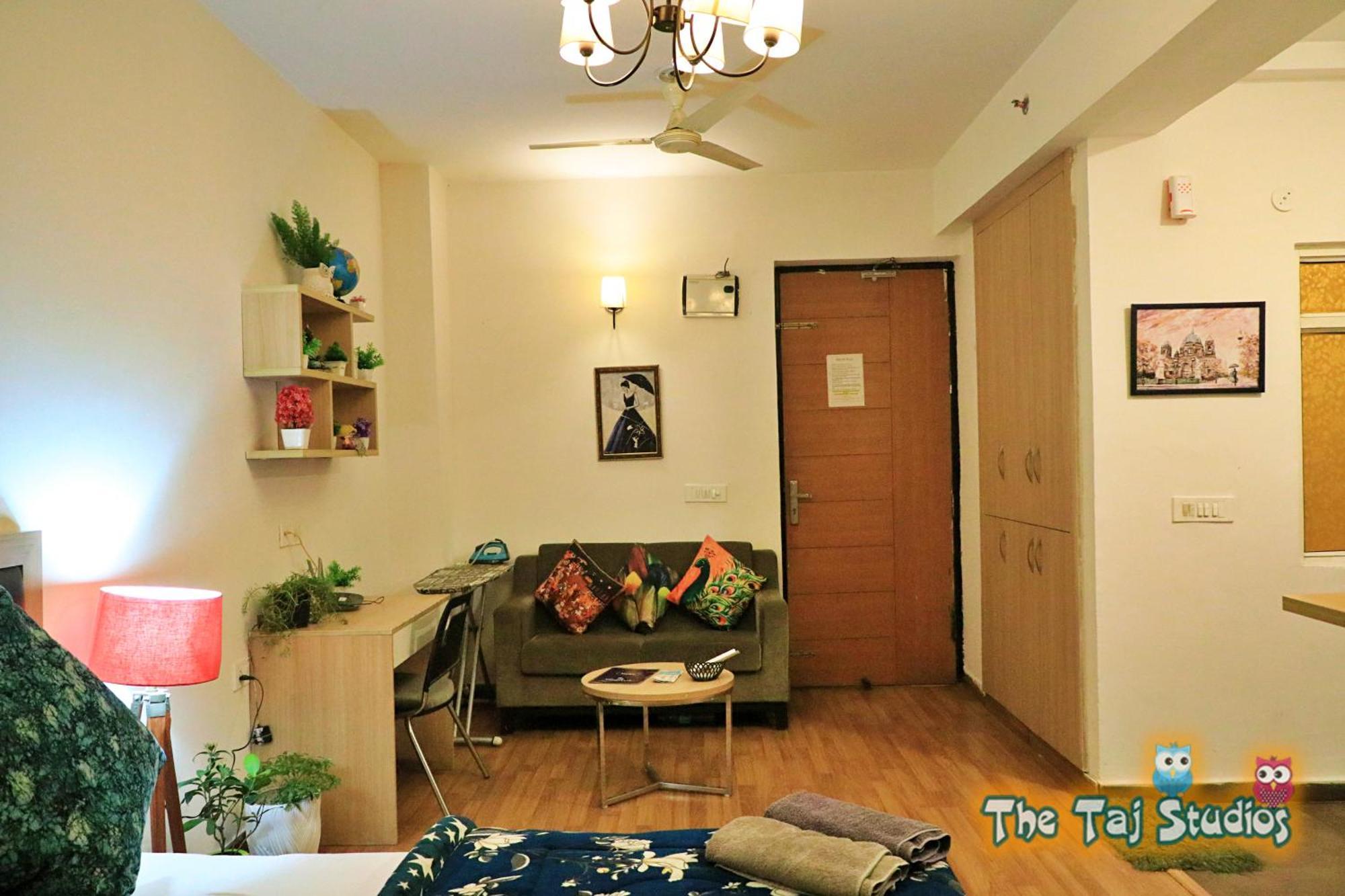 Top Luxury & Couple Friendly Stay Gp By Taj Suites & Studios #New Year Party & Stay Noida Exterior photo